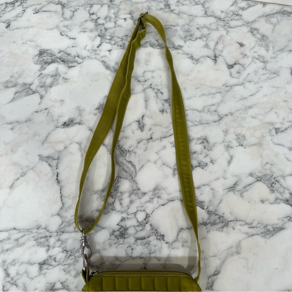 lug skipper crossbody RFID shoulder quilted green apple travel bag lightweight - Picture 10 of 11